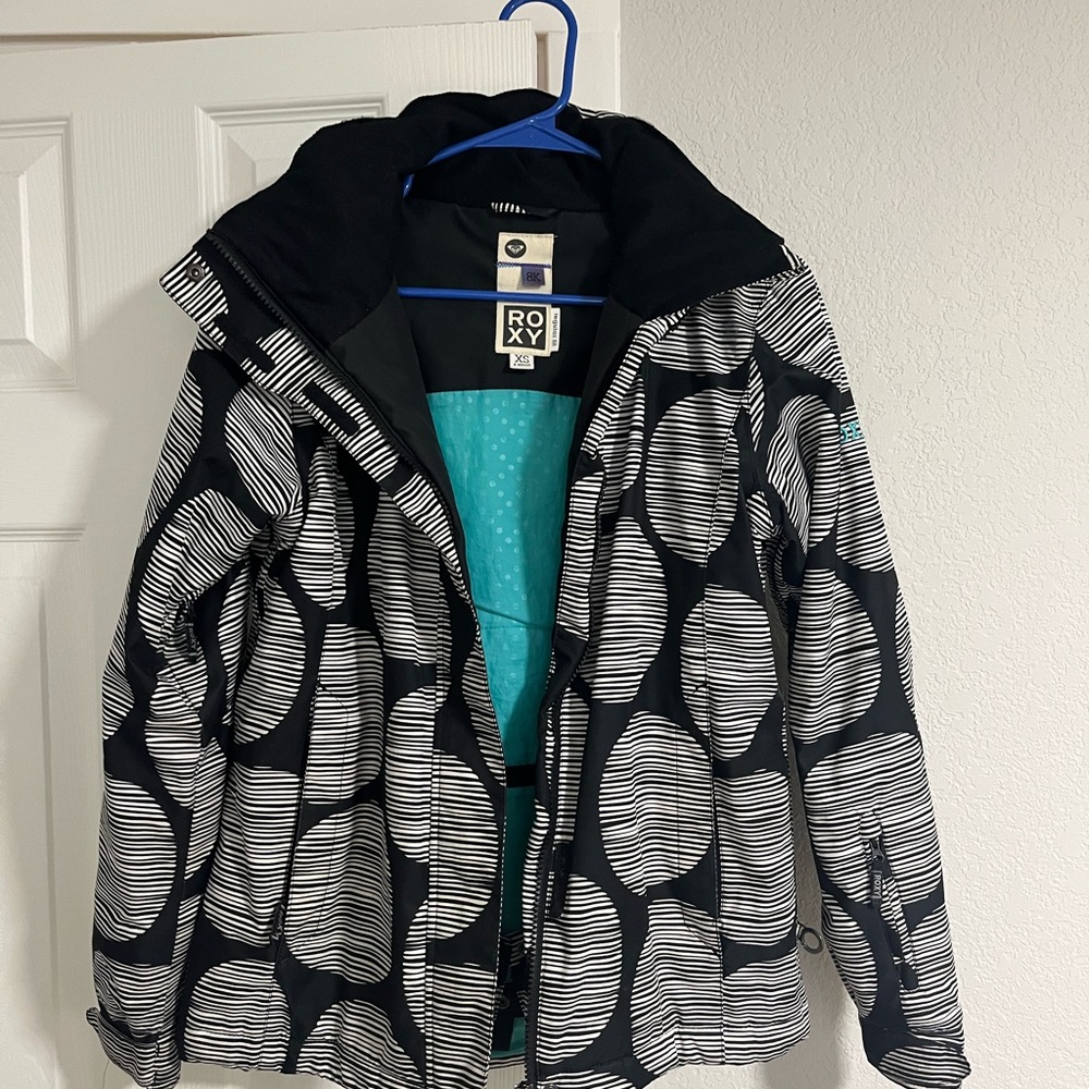 Roxy Monochrome Patterned Jacket With Teal Lining - image 1